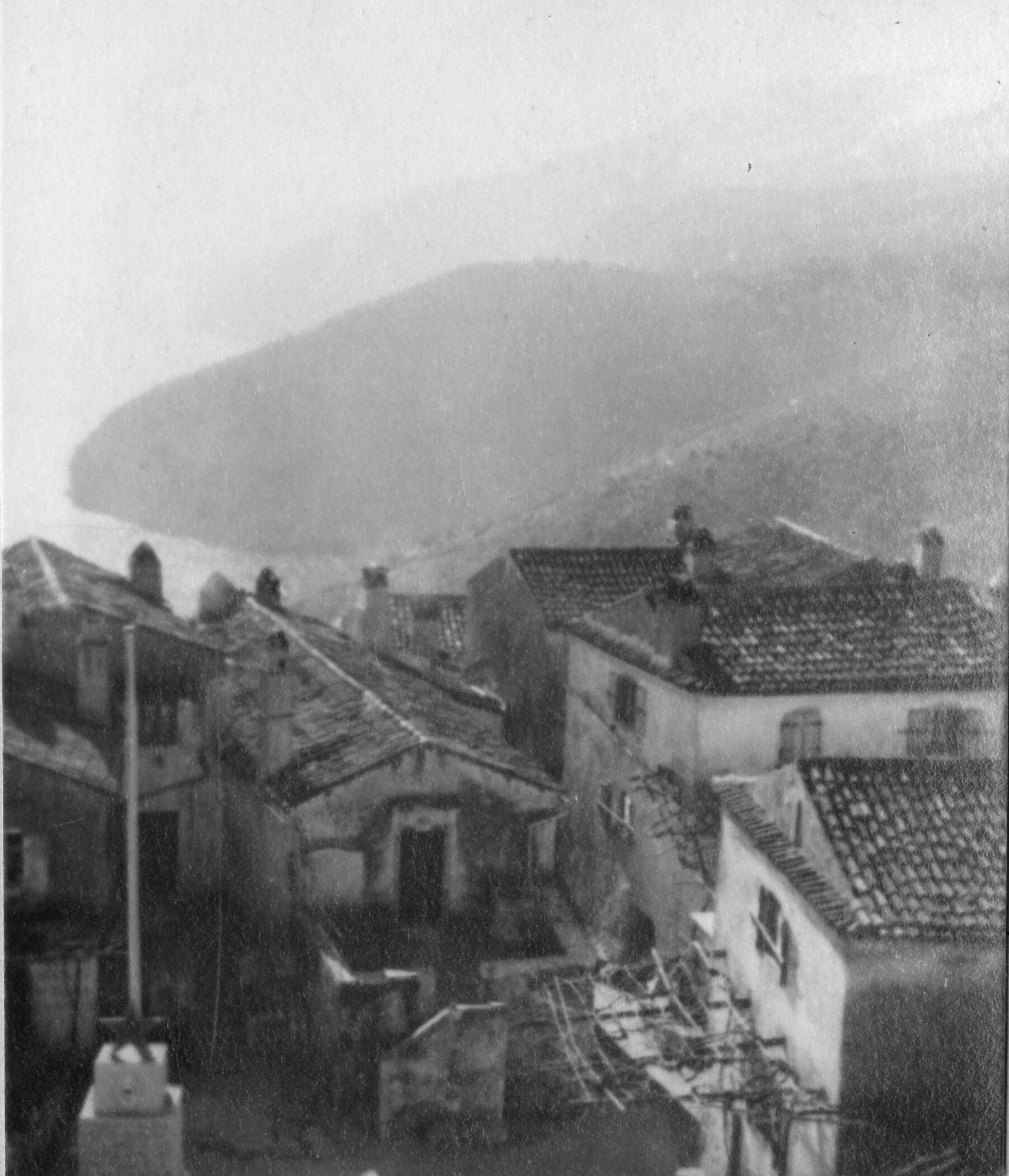 Branko Fučić, Beli (otok Cres), veduta mjesta i okolnog krajolika s crkvenog tornja