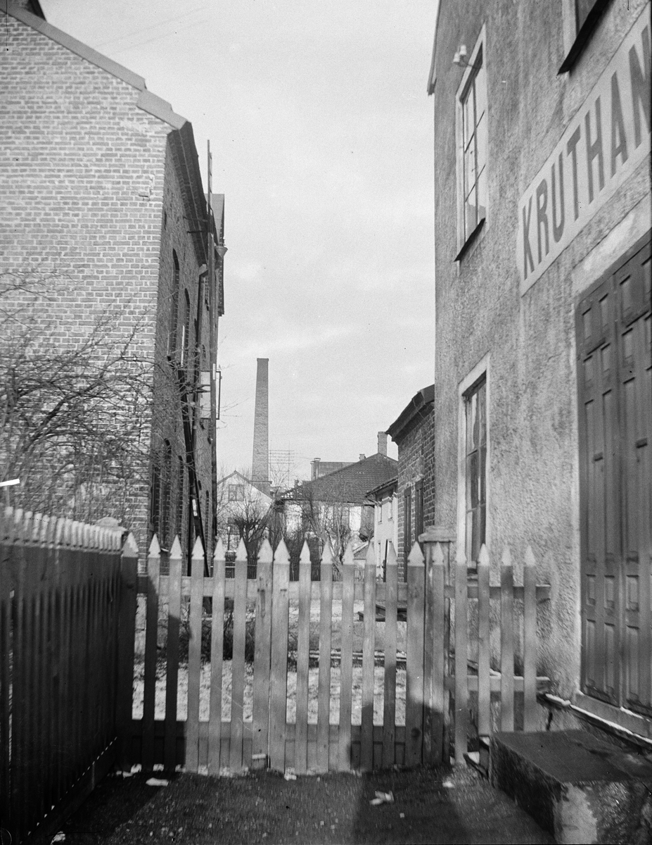 Carl Liljefors, Liljefors Kruthandel, SvartiljsLden 37, Lden Edda, iljtiljen, Uppsala