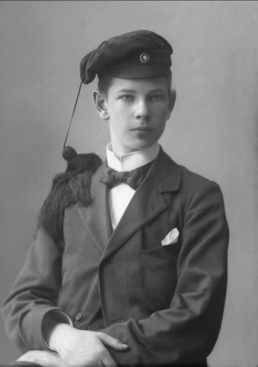 Gustav Borgen, Portett, mann med studentlue. Student N Friis.