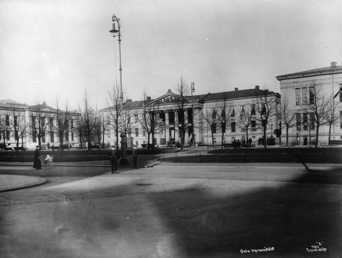 Anders Beer Wilse, Universitetet, Oslo 1906. Universitet, Karl Johans gate og Universitetsplassen.