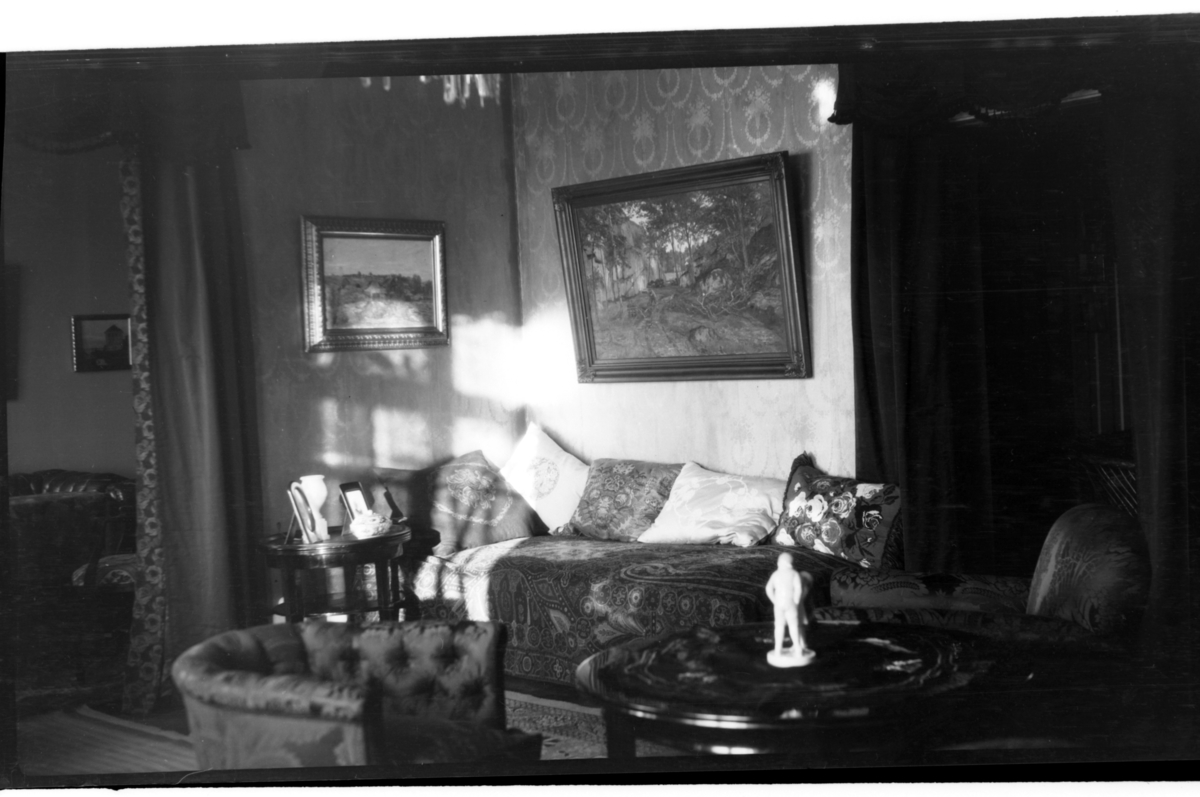 Rolf Sr. Sundt, Interiør fra stuen, Villa Knyggen. Fotografert 1919.