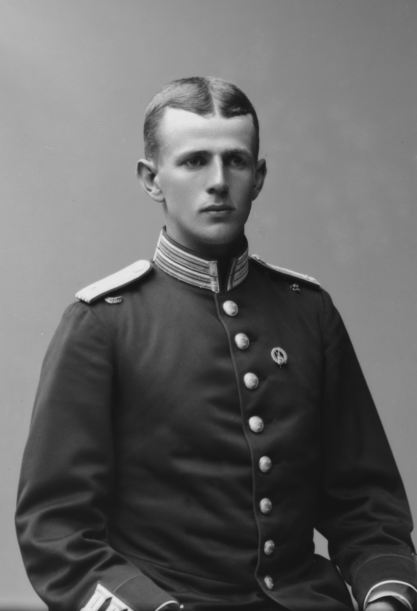 Maria Tesch, Gruppbild. Familj. Porträtt. Porträttbild från Maria Teschs ateljé. Foto: Maria Tesch. Fotograferad i Maria Teschs ateljé som fanns i Linköping åren 1873 - 1936. Digitaliserad efter original glasnegativ som förvaras på Stiftsbiblioteket /Linköpings stadsbibliotek.