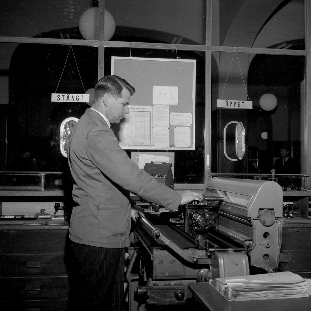 Örebro Kuriren, Bildsidan "SJ visar vänliga ansikten". 29 januari 1955