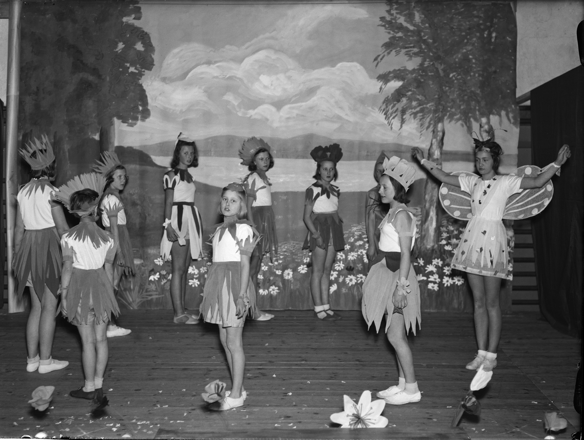 Paul Sandberg, Rehearsal for theatrical performance at the public schools collection for sports cottage in Graneberg, Vaksala School