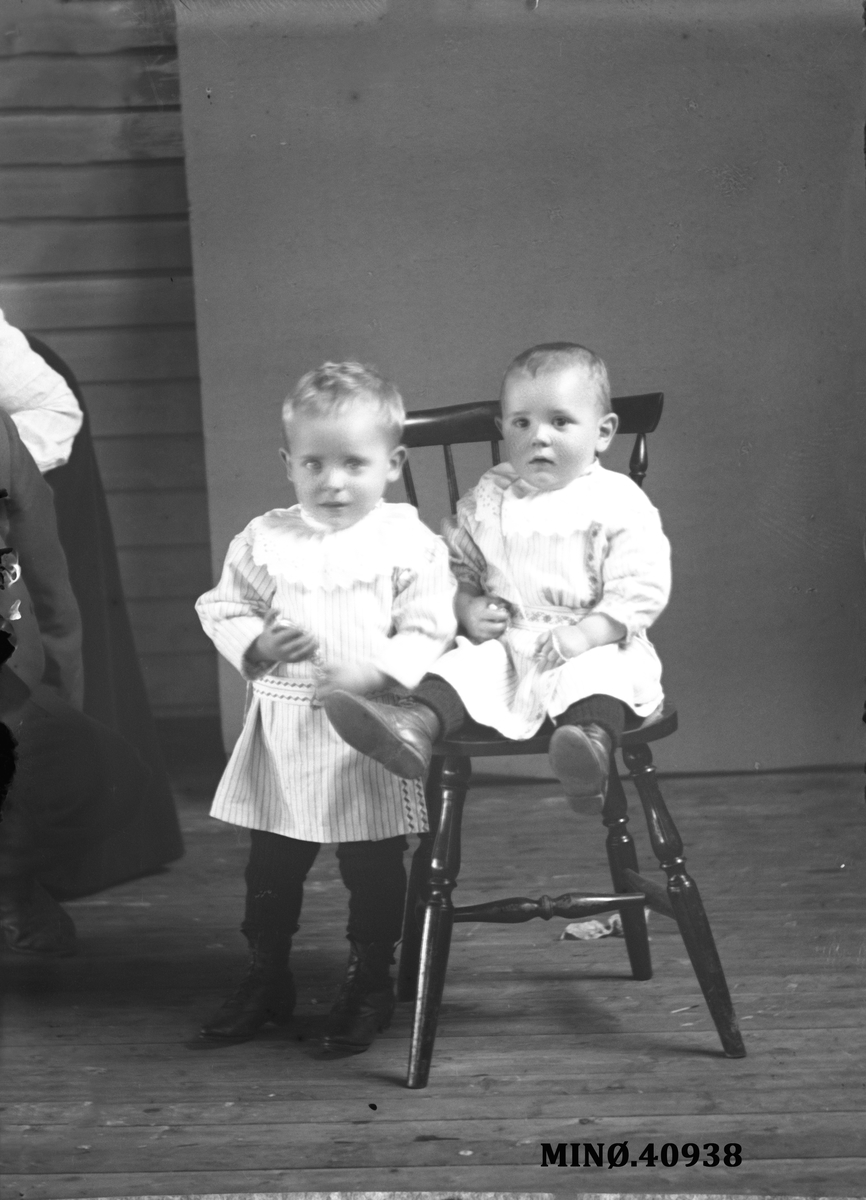 Oscar Holte, Portrett av to små barn - Olofsons barn