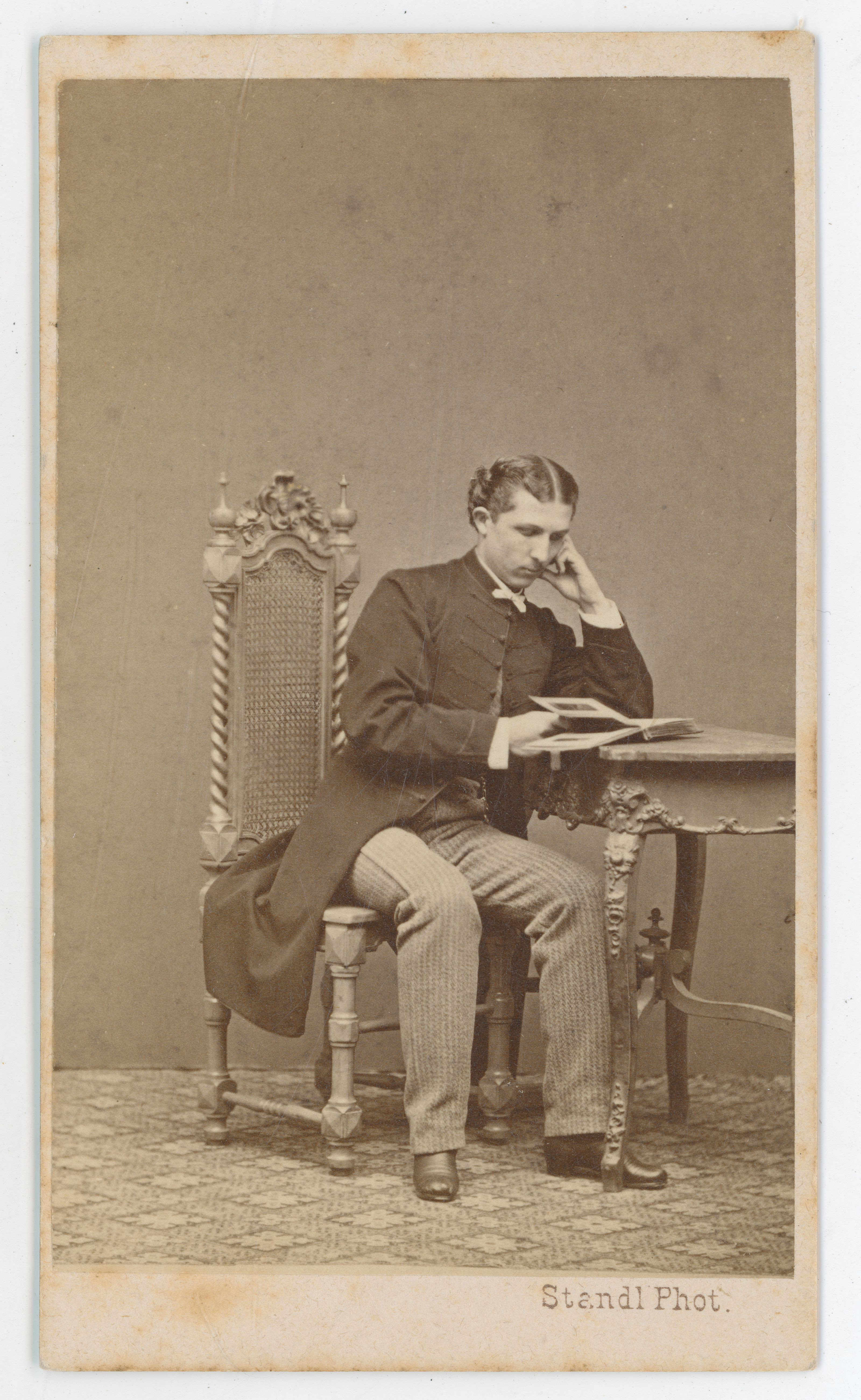 Ivan (27. 10. 1832.––30. 8. 1897.) Standl, Muškarac s knjigom