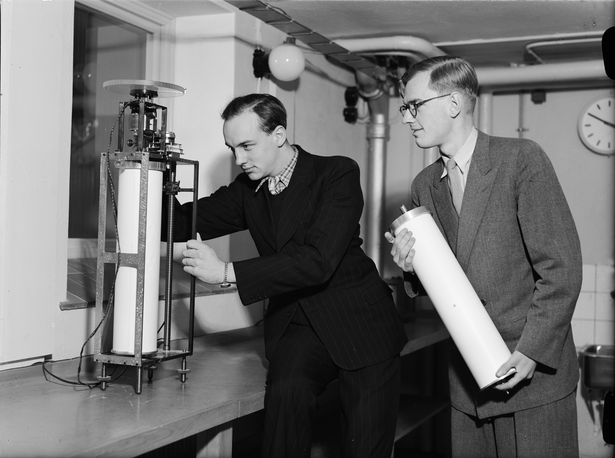 Paul Sandberg, Två män i laboratorium, Uppsala janauri 1948
