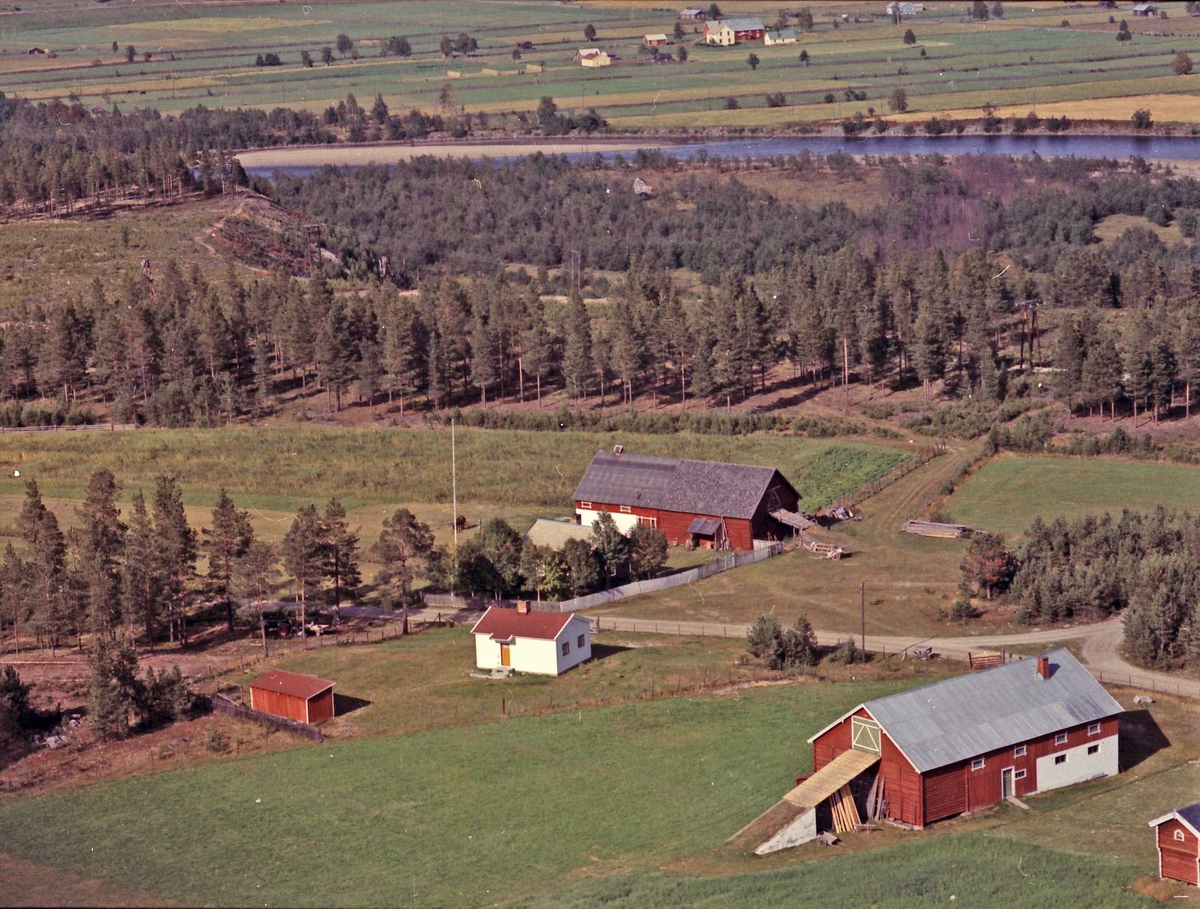 Widerøes Flyveselskap A/S, Gårdsplass.