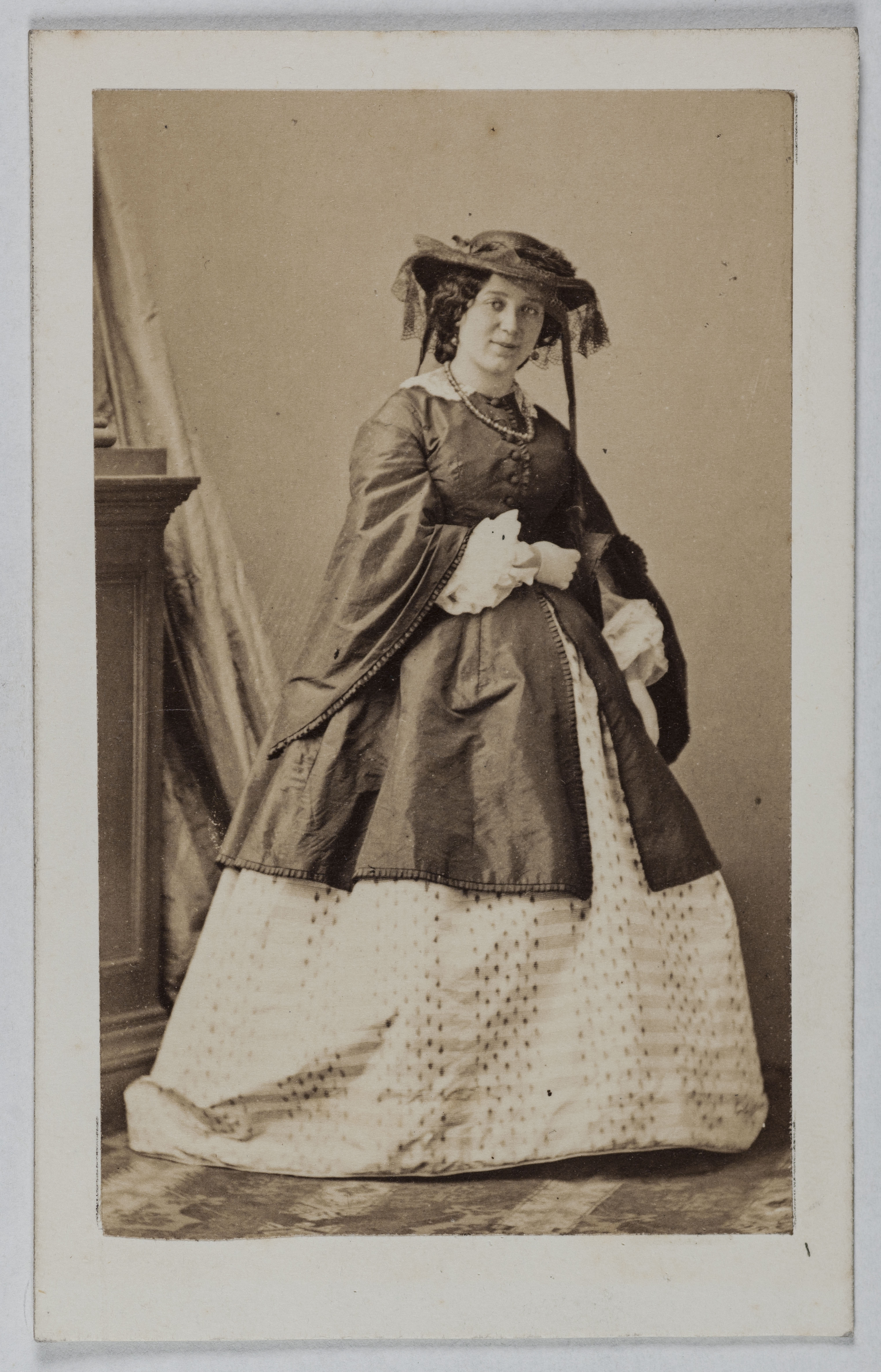 Disderi & Cie, Portrait de Delphine Fix (épouse Salvador), (1831-1864), (actrice)