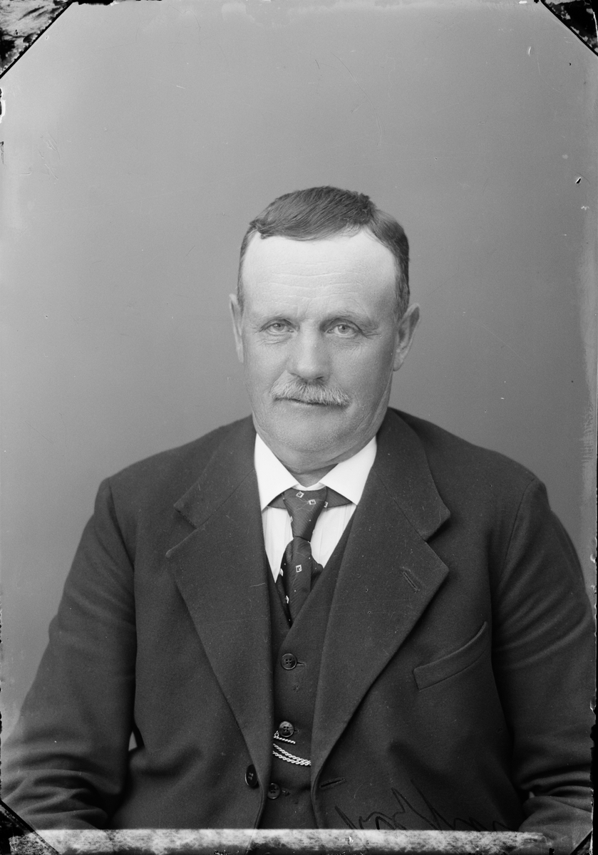 Skötsner-Edhlund, Ateljéporträtt - J. A. Nilsson från Hanneberg, Uppland