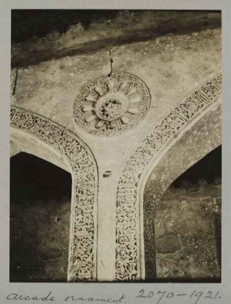 K.A.C. Creswell, Arcade ornament in the mosque of Fatimid wazir Amir al-Salih Tala'i‘, Cairo