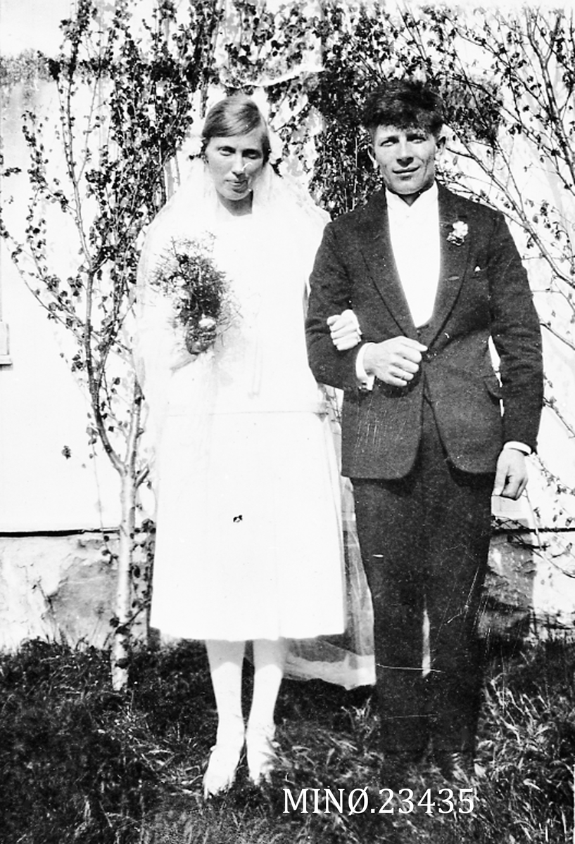 Ukjent, Brudebilde - Gjertrud født Gjelten (f. 1905), og Asbjørn Slettan (1902-1934)