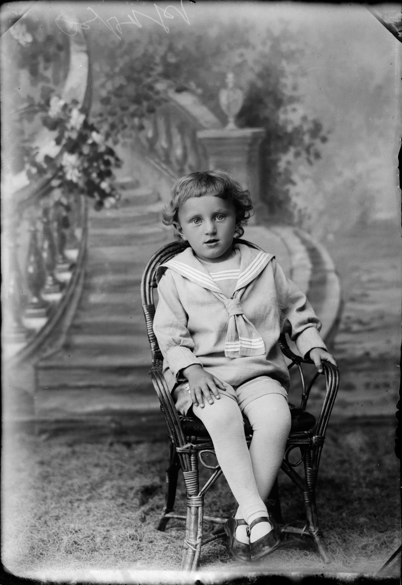 Skötsner-Edhlund, Barnporträtt - pojke, Östhammar, Uppland