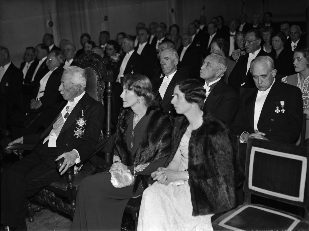 Paul Sandberg, "Gustav Adolfsakademien firade glansfullt sitt tioårsjubileum" - prins Eugen, "fruarna" Westman och Sahlgren samt professor Nils Ahnlund, högtidssammanträdet på Värmlands studentnation, Uppsala november 1942