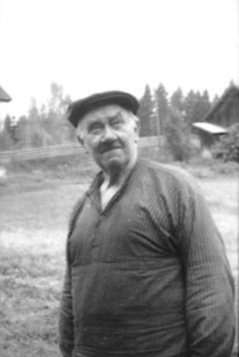 Anno Domkirkeodden, PORTRETT MENN MED BUSERULL. Smed GRANBERG