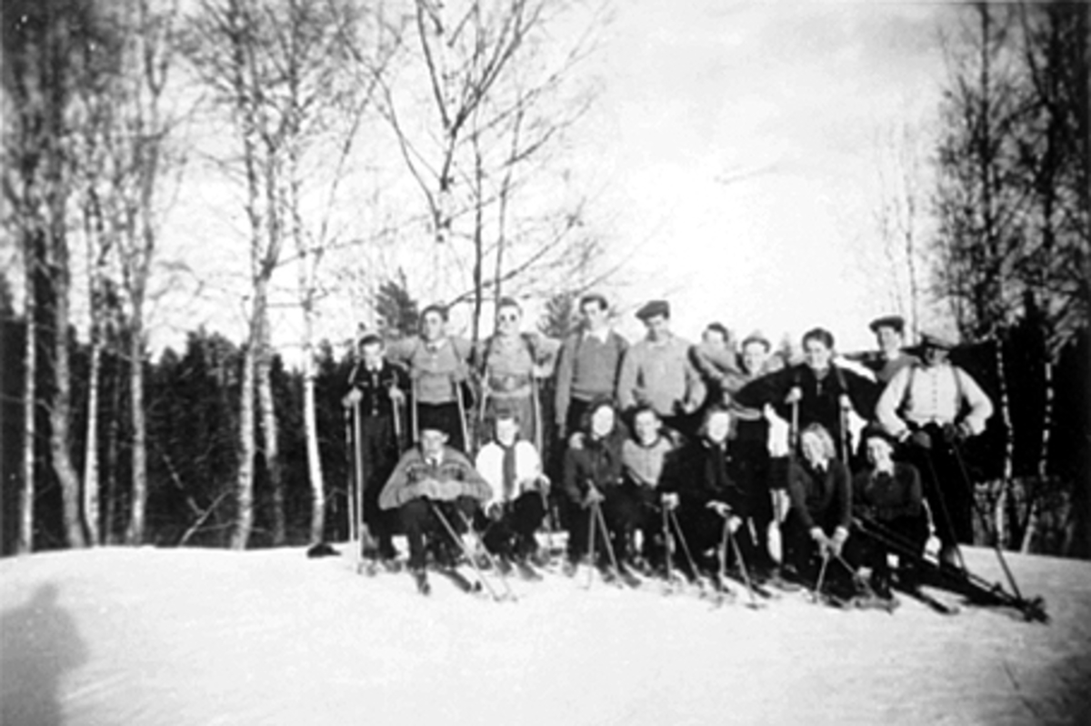 Anno Domkirkeodden, STOR GRUPPE, TIBETMISJONEN PÅ SKITUR TIL KJERNLI UNDER KRIGEN.