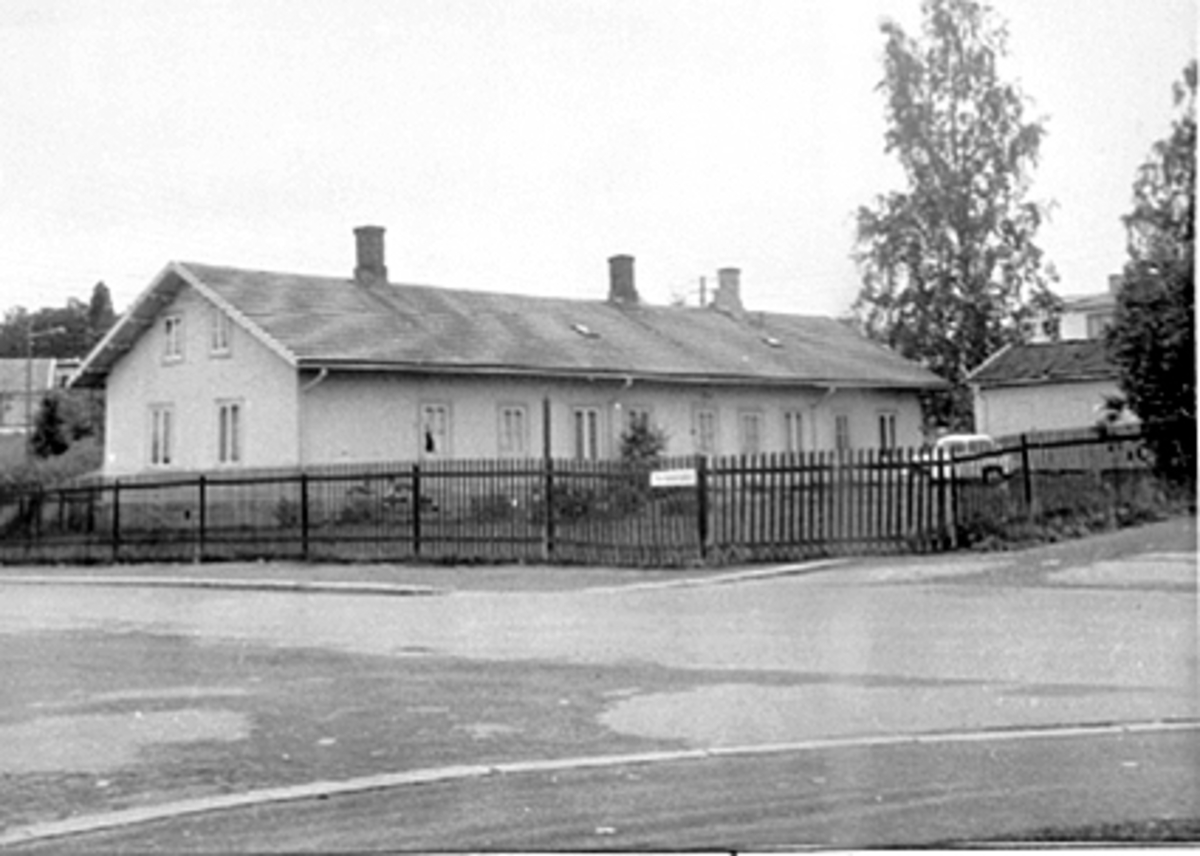 Anno Domkirkeodden, EKSTERIØR VESTREGATA 2 (BRAKKE) SETT FRA BRYGGERIPARKEN