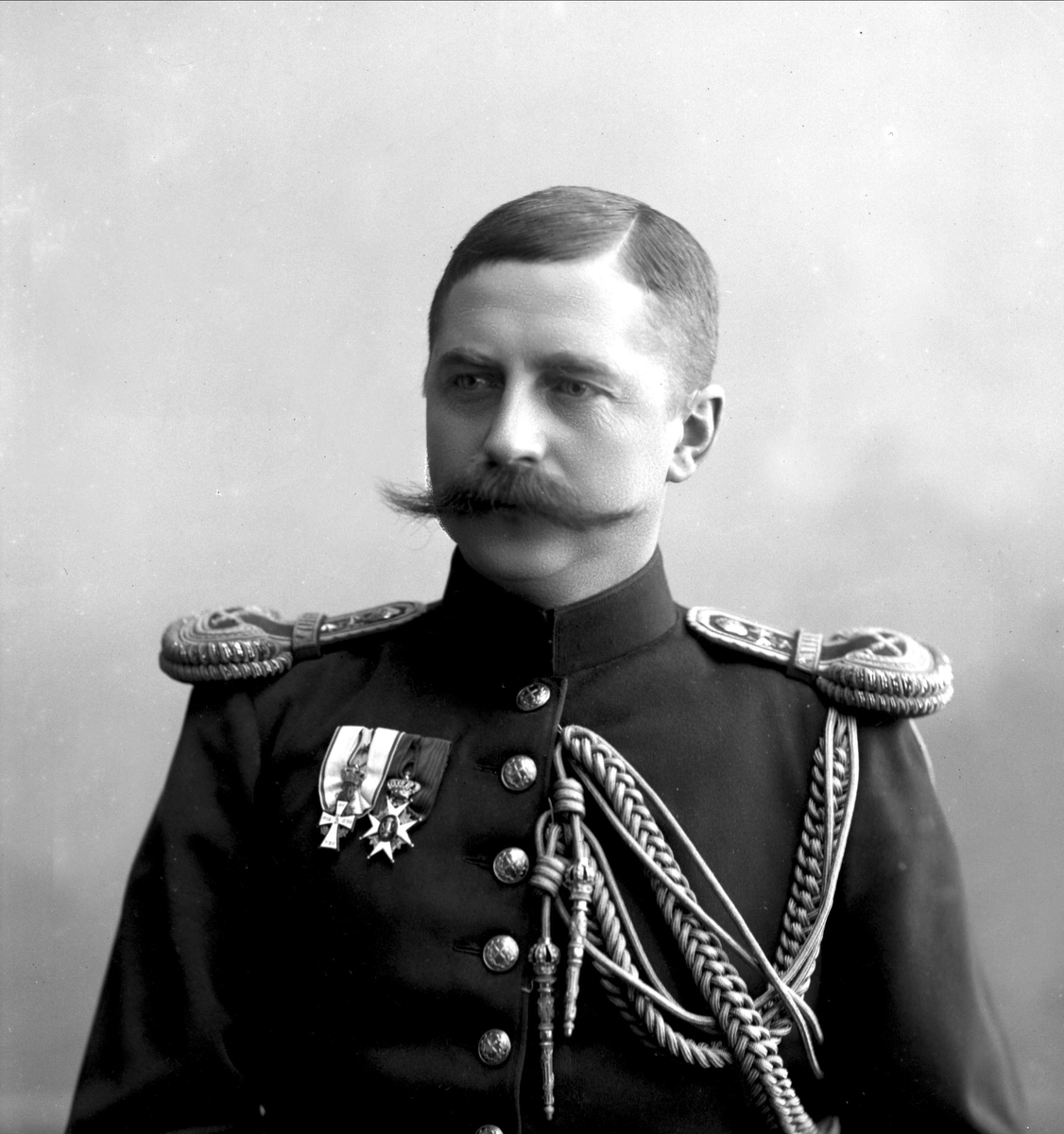 Gustav Borgen, Portrett, Ivar Aavatsmark i uniform.