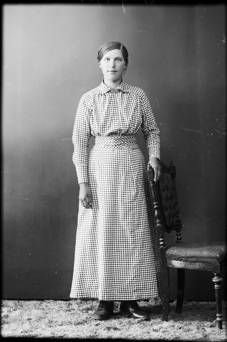 Skötsner-Edhlund, Ingeborg Jansson från Hummeldal, Börstil socken, Uppland, 1915