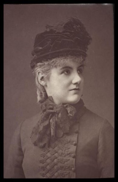 London Stereoscopic and Photographic Company, Guy Little Theatrical Photograph