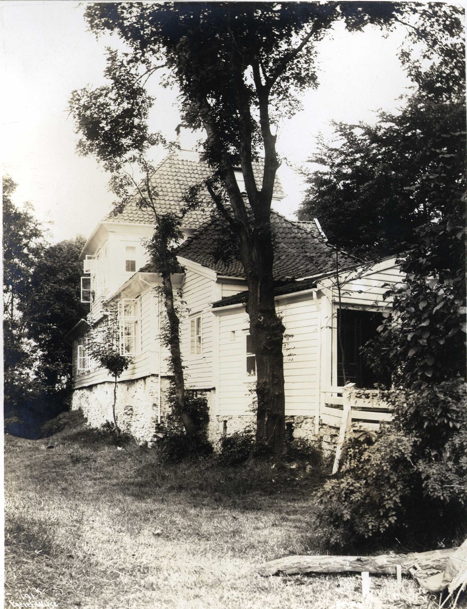 Anders Beer Wilse, Trehus. Fastings Minde. Bergen, Hordaland. Fotografert 1912.