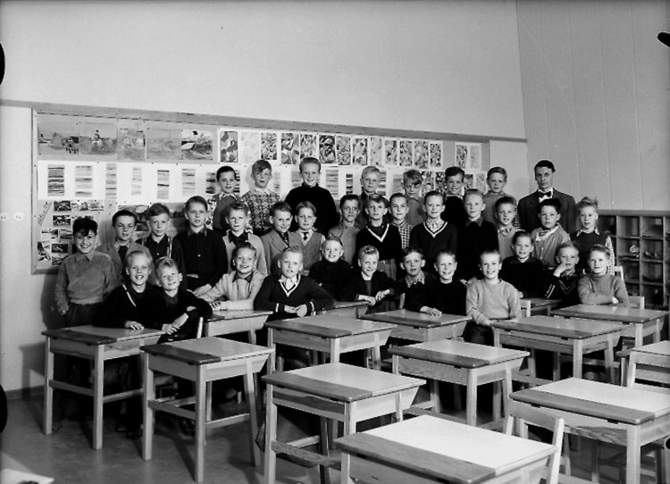 Sven Lindskog, Vasaskolan, klassrumsinteriör, 34 pojkar med lärare Olof Lundin. Klass 4F, sal 2.
