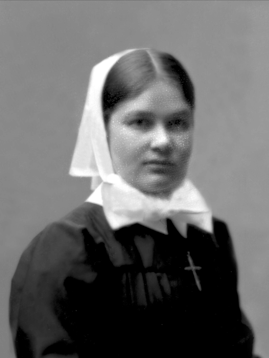Gustav Borgen, Portrett, kvinne i diakonisseuniform.