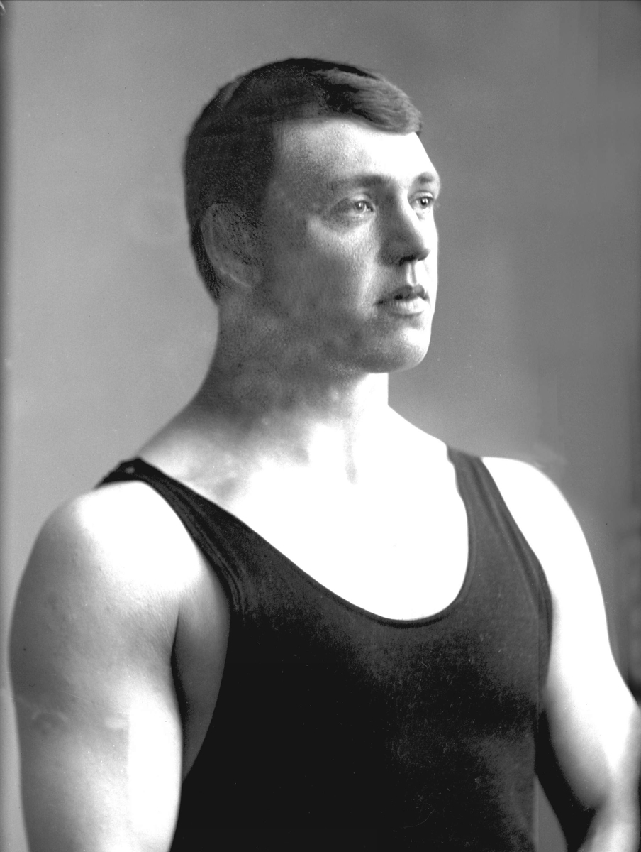 Gustav Borgen, Portrett, mann i singlet, treningstrøye. Olympier og bryter Harald Vasbotten.