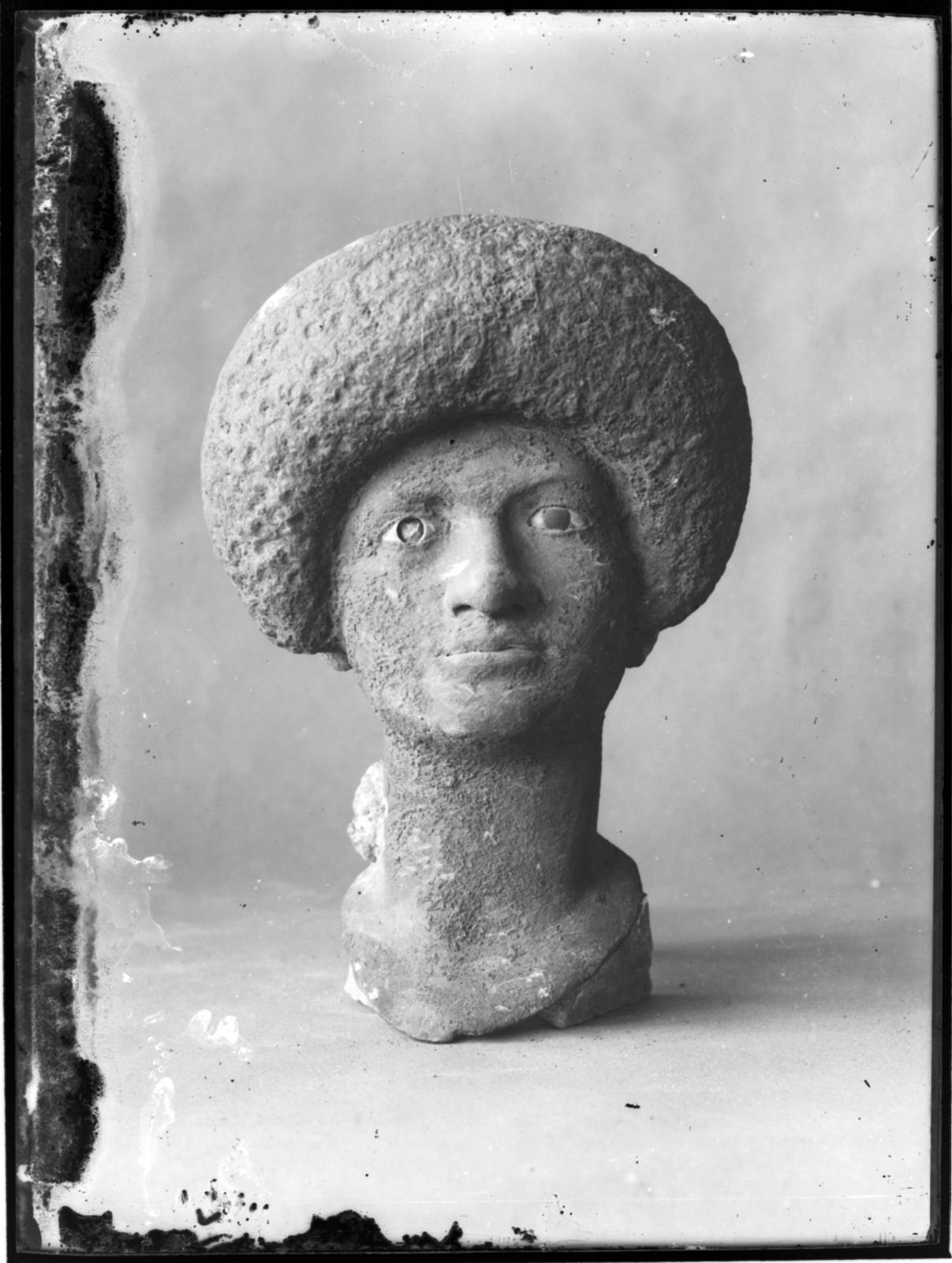 Desconegut, [Bust de pedra]
