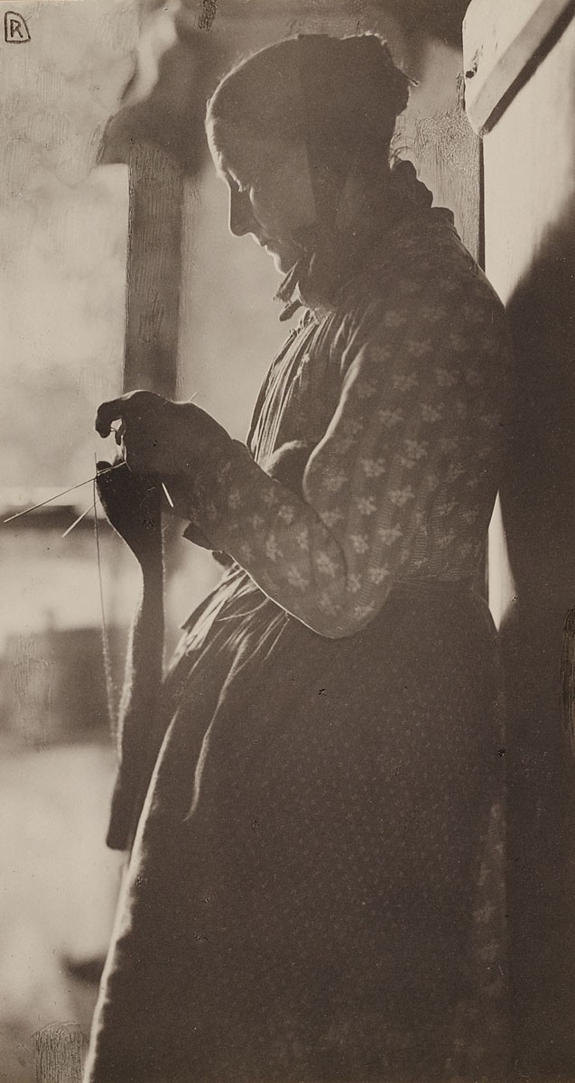 Rudolph Dührkoop, Strickende Frau