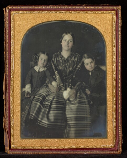 Unknown, [Portrait of a Seated Woman with a Young Girl and Boy on Either Side]