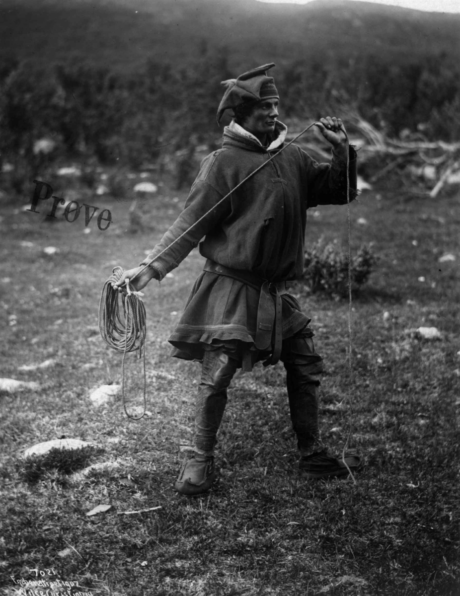 Anders Beer Wilse, Same demonstrerer lassokasting. Muligens i Kautokeino, 1907.