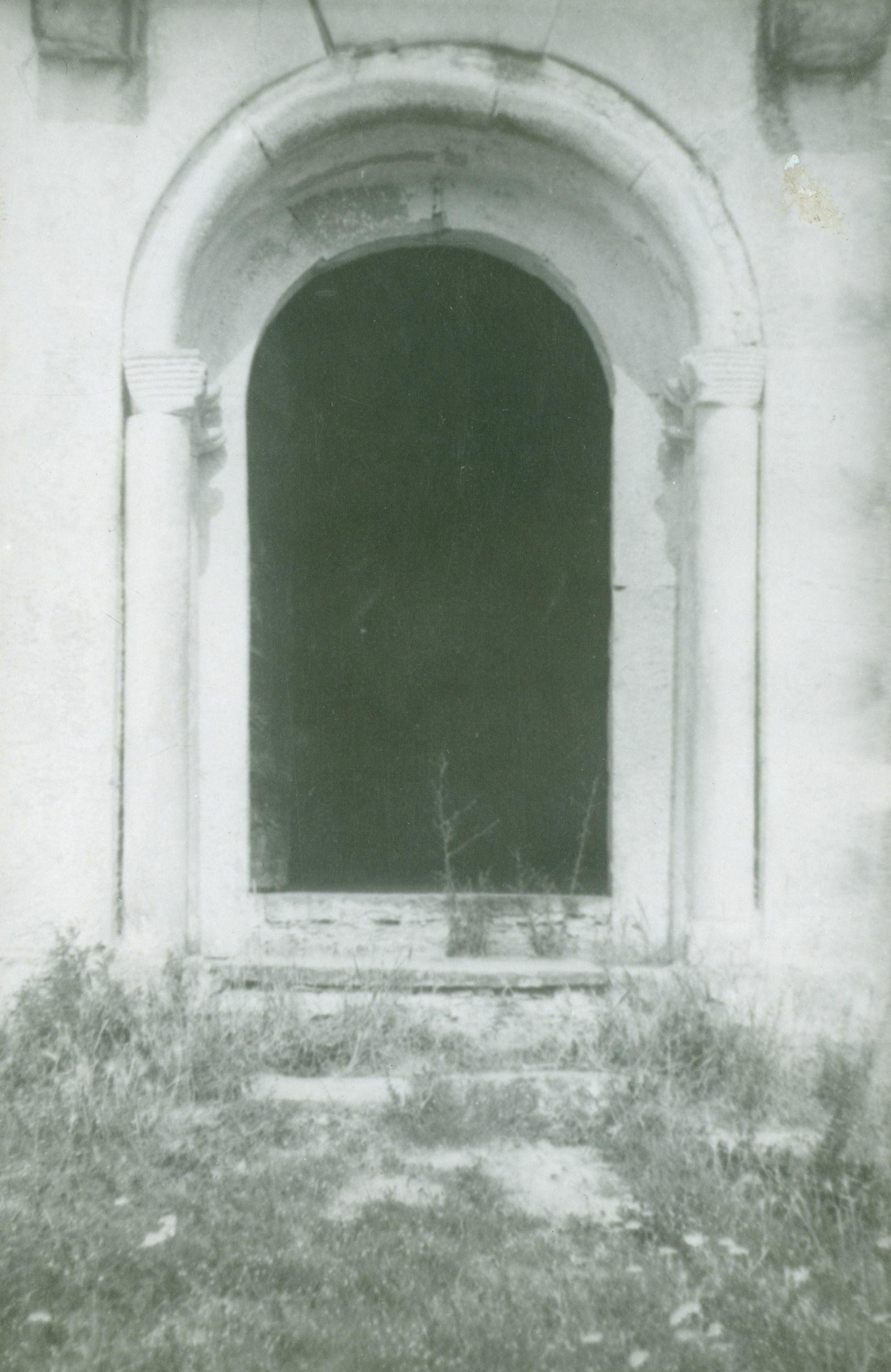 Branko Fučić, Jesenovik (Latkovići, Kršan), portal crkve sv. Kvirina