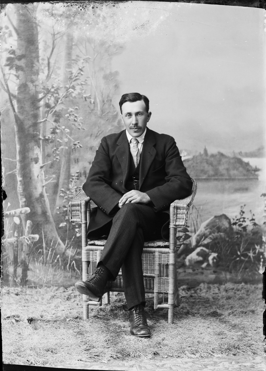 Skötsner-Edhlund, Ateljéporträtt - man, Östhammar, Uppland