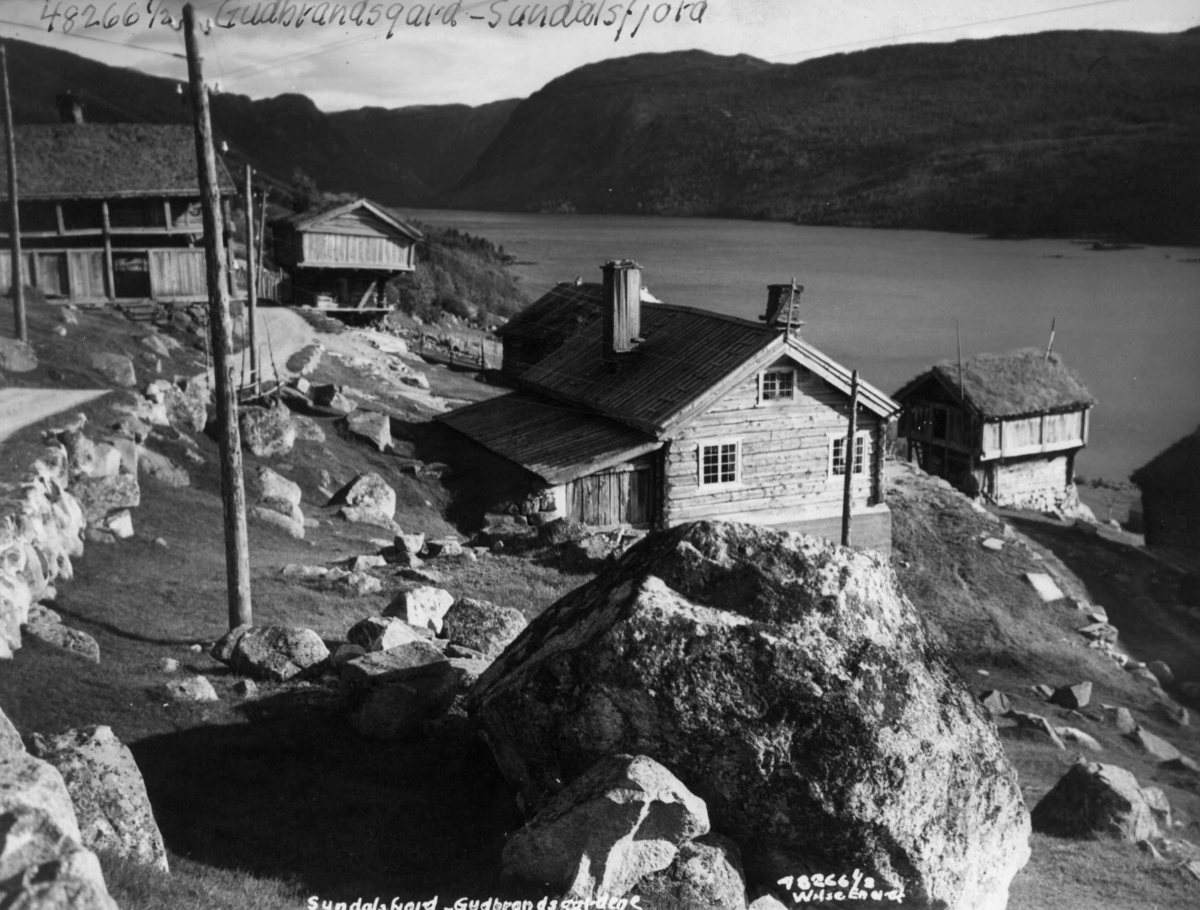 Anders Beer Wilse, Gudbrandsgard, Sundalsfjorden, Bebyggelse