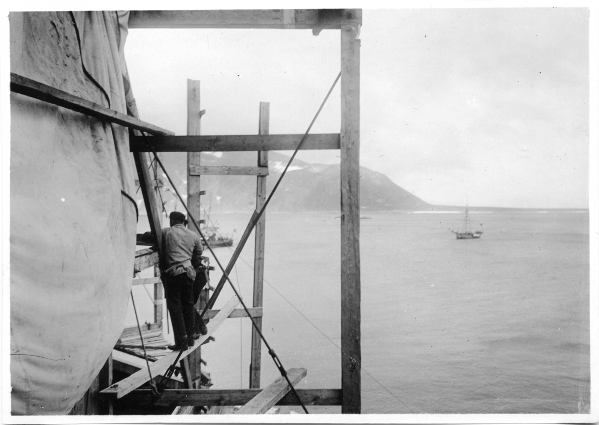 Carl Axel Wilhelm Stake, Arbete på ballonghuset.