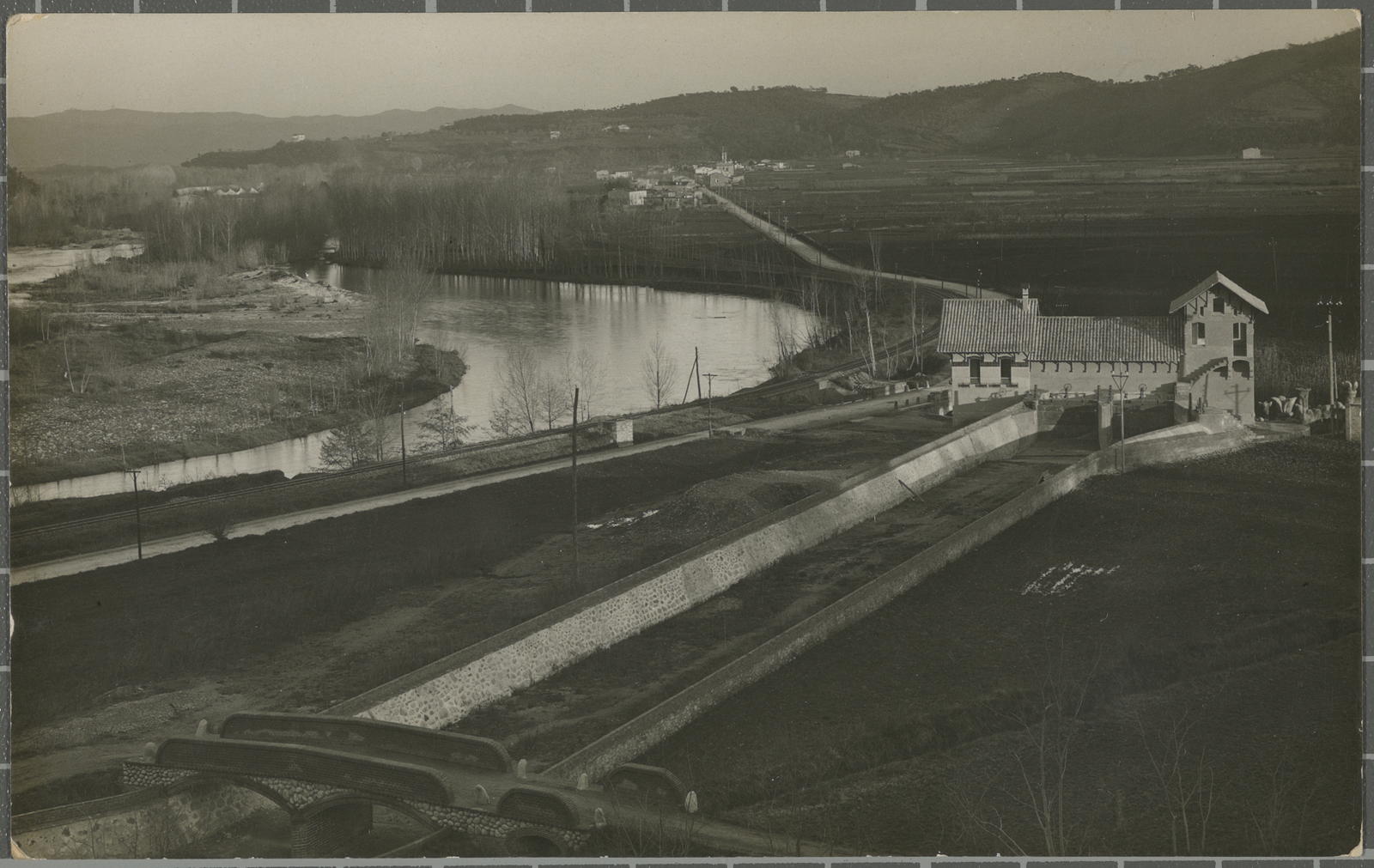 Desconegut, [Central Elèctrica de Bescanó]