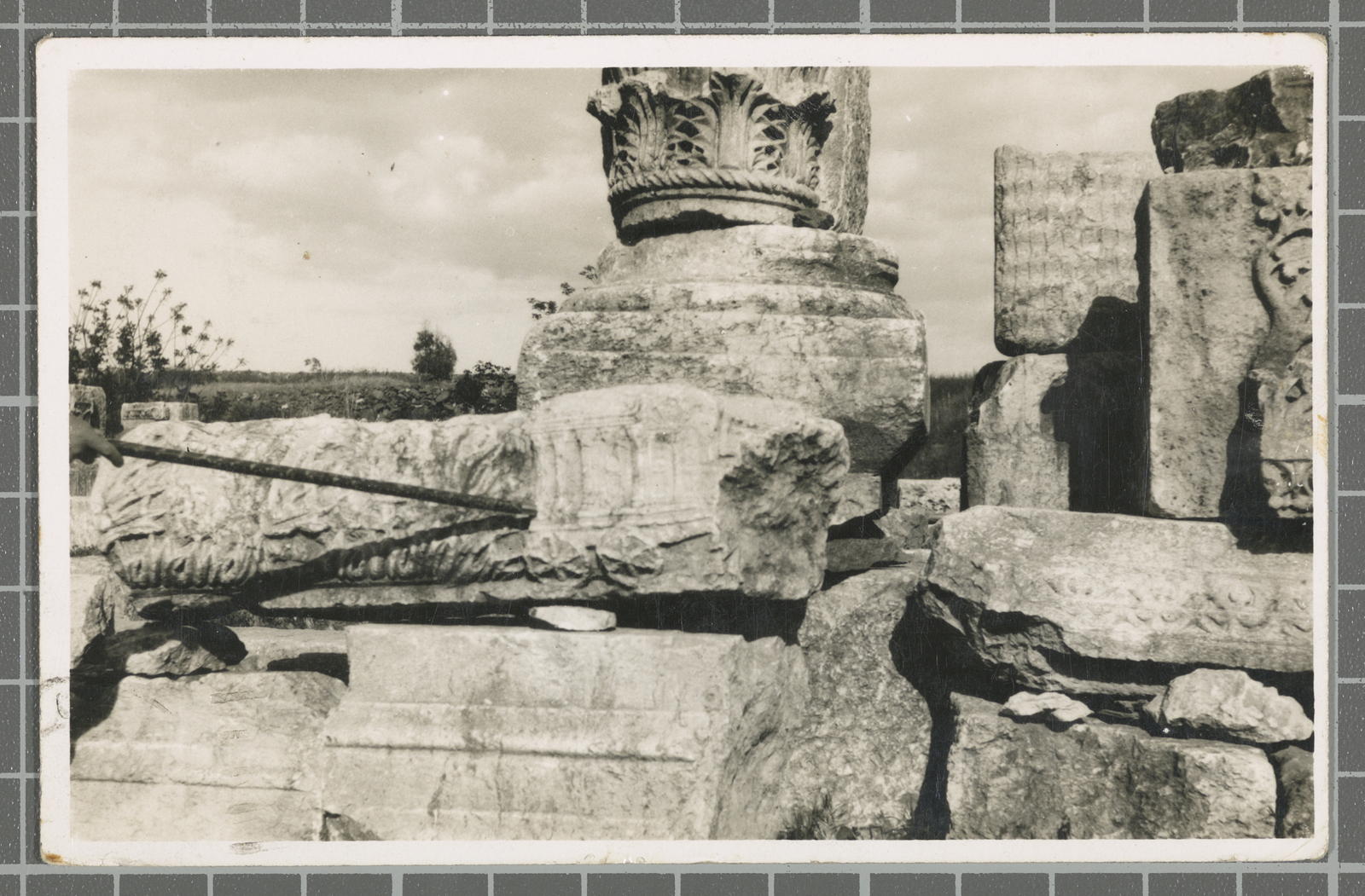 Desconegut, [Ruins]