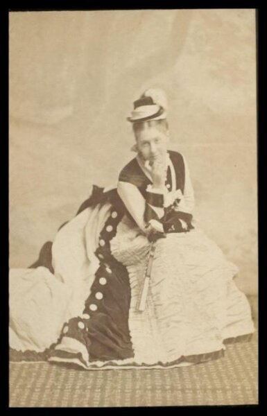 London Stereoscopic and Photographic Company, Guy Little Theatrical Photograph