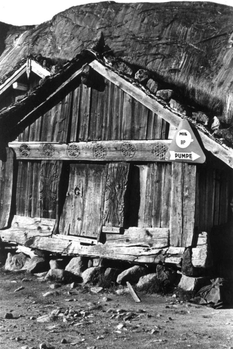 Anna Grostøl, Gammelt stabbur på Kjelleberg i Valle 1938.