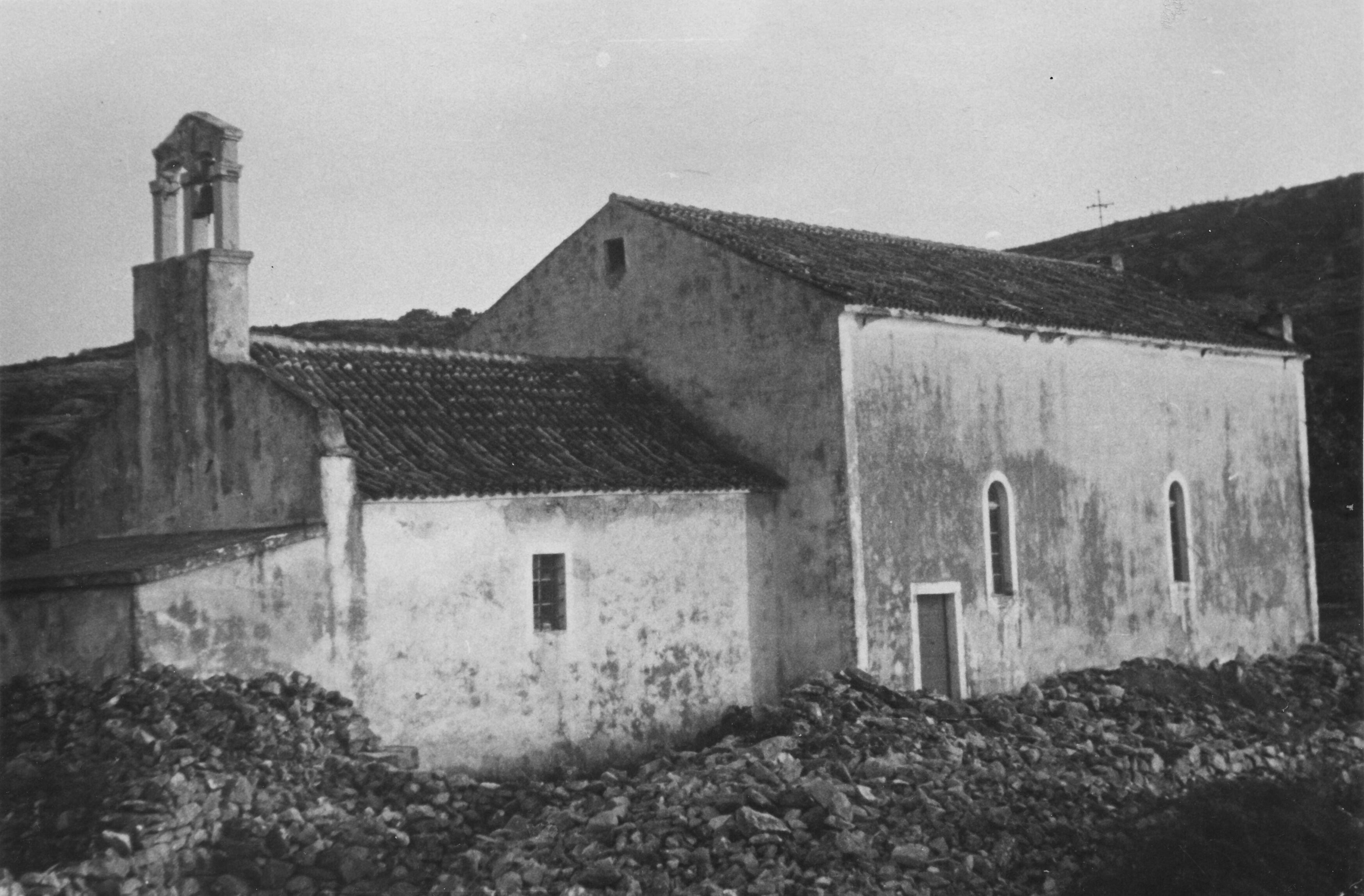 Branko Fučić, Veli Lošinj, crkva sv. Nikole, vanjština: pogled sa sjeveroistočne strane