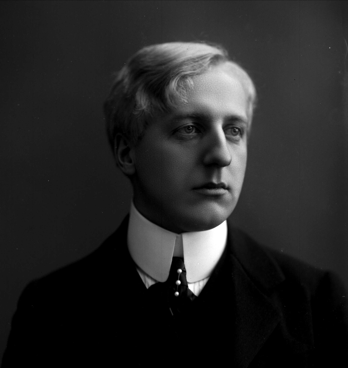 Gustav Borgen, Portrett, dirigent og musiker Birger Hammer.