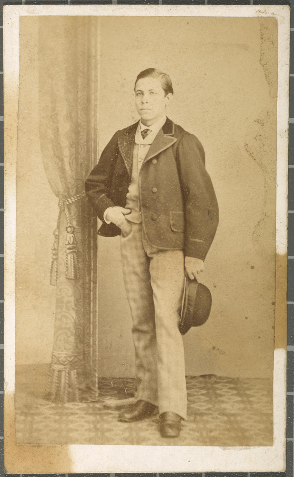 Joaquim Massaguer Vidal, [Retrat d'un home jove]