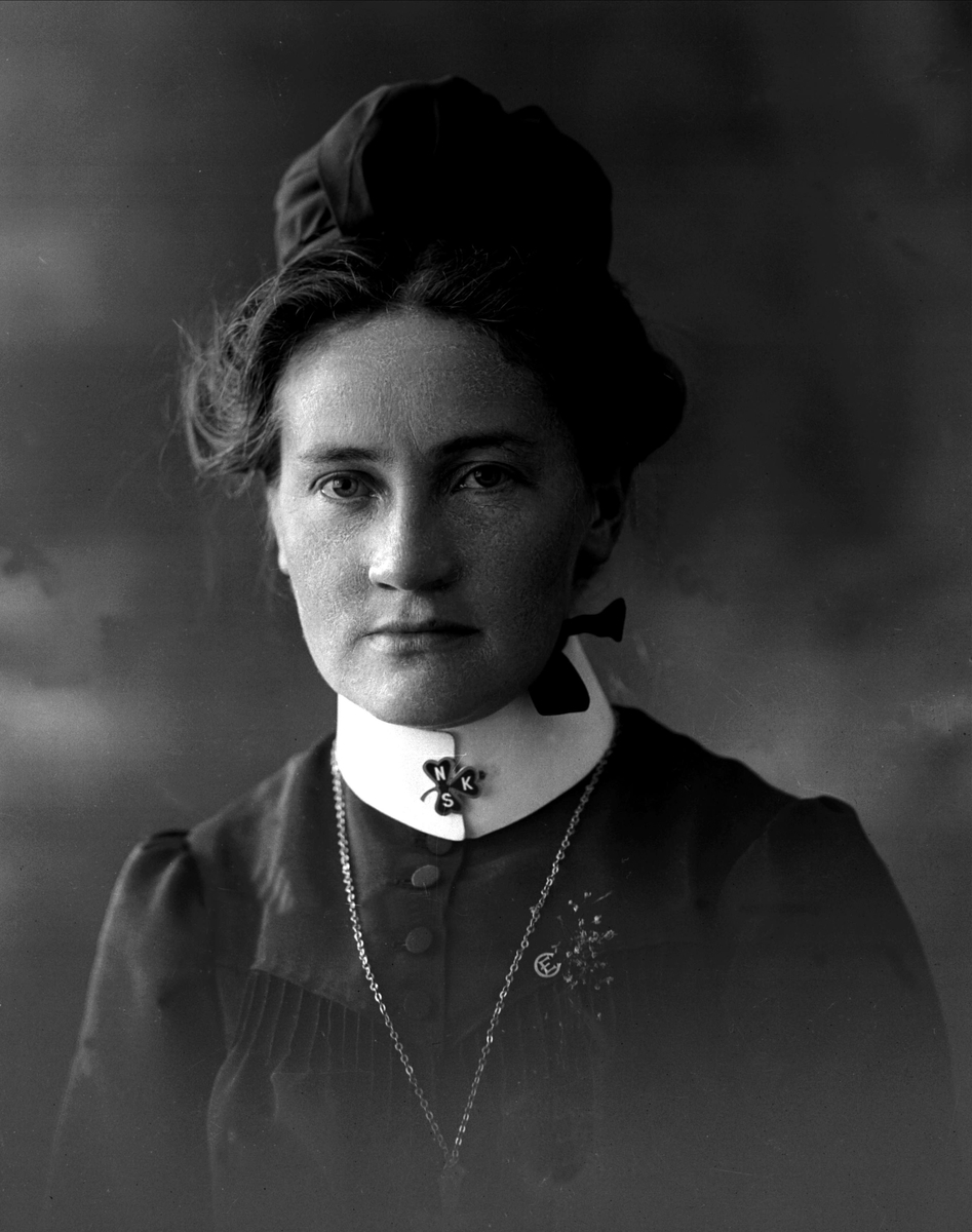 Gustav Borgen, Portrett, sykepleier, menighetssøster. Johanna Øveraien(?).