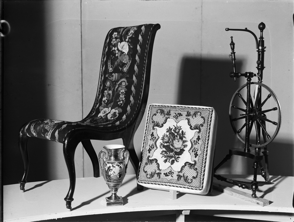 Paul Sandberg, "Den gamla goda tiden' lockar. Intressant exposé av 1800-talets Upsala. - Utställningarbetet i full gång", Norrlands studentnation, Uppsala 1942