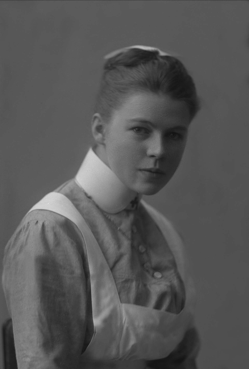 Gustav Borgen, Portrett, sykepleier. Søster Brita Brandou.