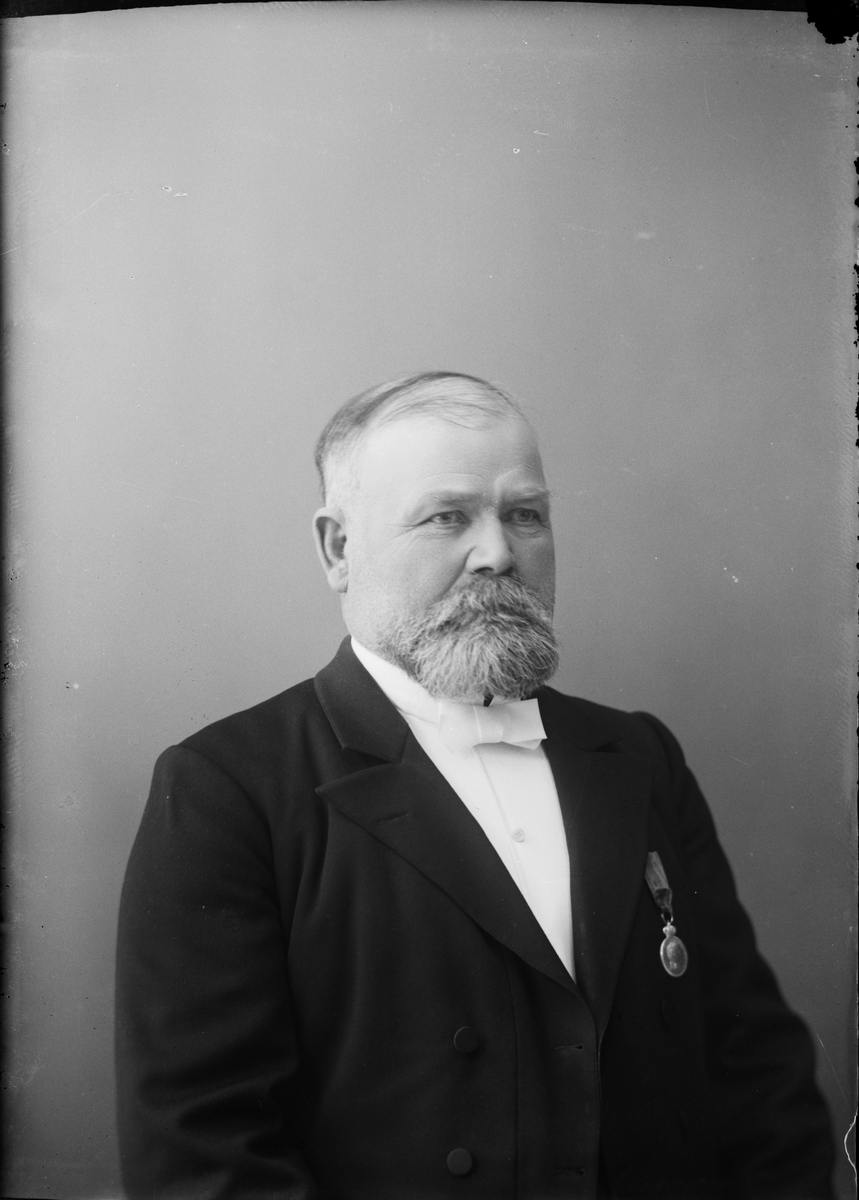 Skötsner-Edhlund, Ateljéporträtt - Eriksson från Östhammar, Uppland