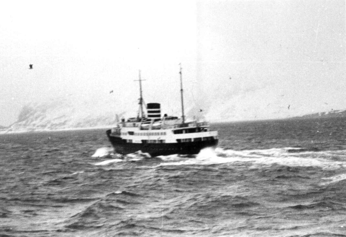 Anna Grostøl, Et motorskip. Alta eller Tromsø antagelig 1940-årene.