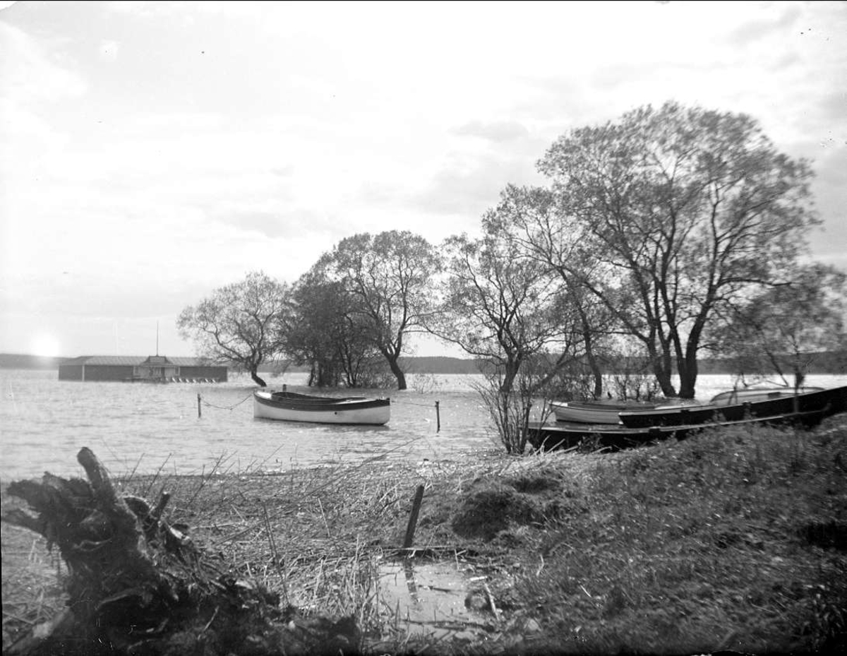 August Fredrik Schagerström, Boats at the Shore in Sigtuna, Uppland in August 1924