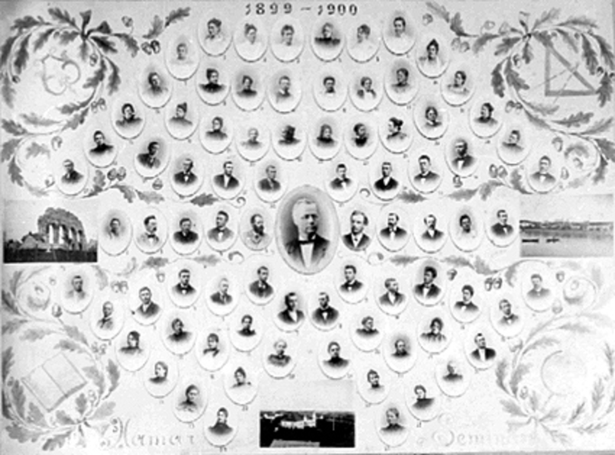 Anno Domkirkeodden, Hamar Seminar, Hamar lærerskole, 1899-1900. Montasje, portretter elever og lærere. 1 og 2 klasse. Øverst 2 klasse. 1. Helland. 2. Jansen. 3. Jansen. 4. Nielsen. 5. Saugstad. 6. Jenssen. 7. Wenger. 8. Finstad. 9. Kielland. 10. Svendsen. 11. Amundsen. 12. Skogstad. 13. Sandmo. 14. Nyrerød. 15. Ringst…